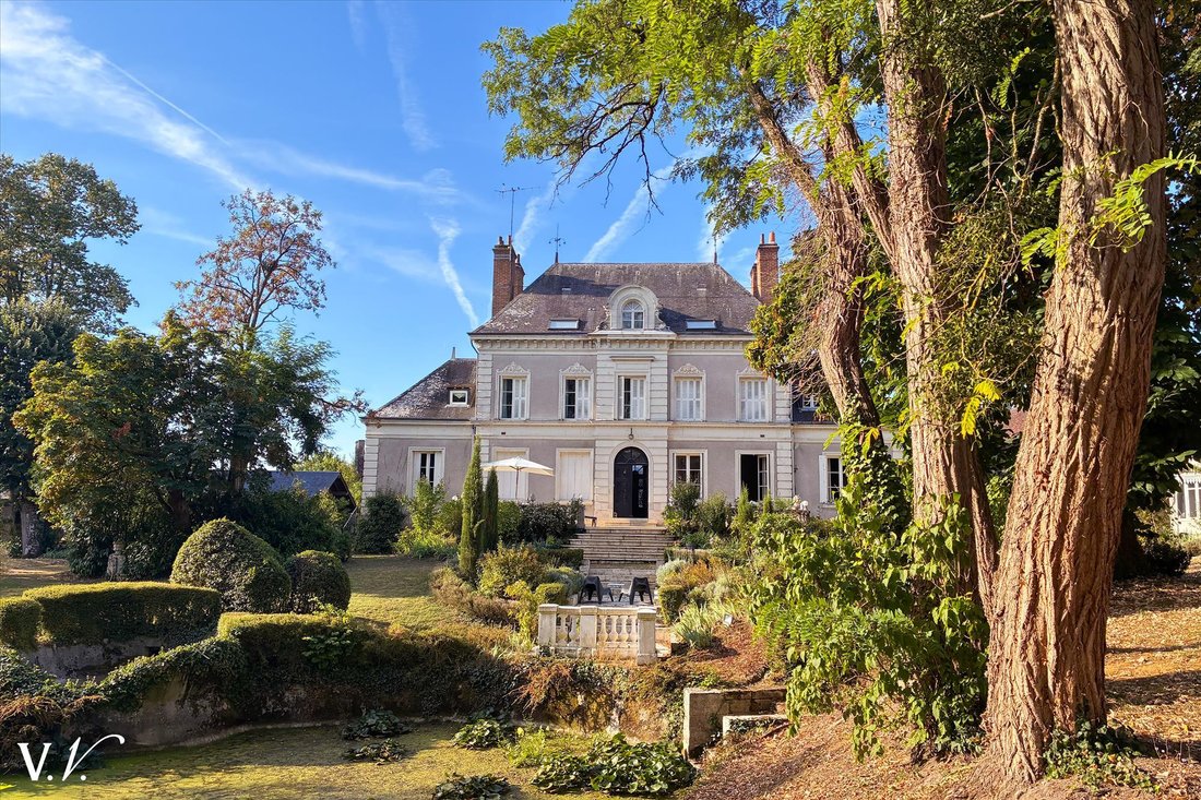Le Manoir des Vignes – A Timeless Loire Valley Sanctuary Between Stone & Sky