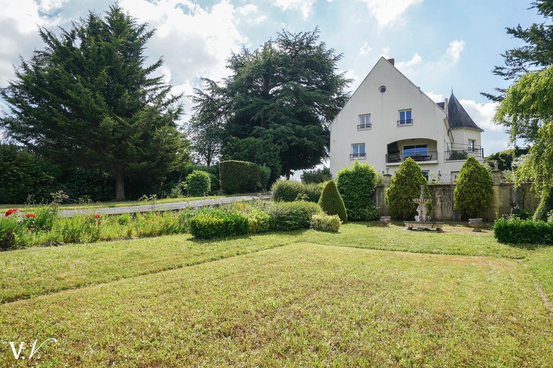 Villa in Rochecorbon, Centre-Val de Loire, France 2 - 16126976