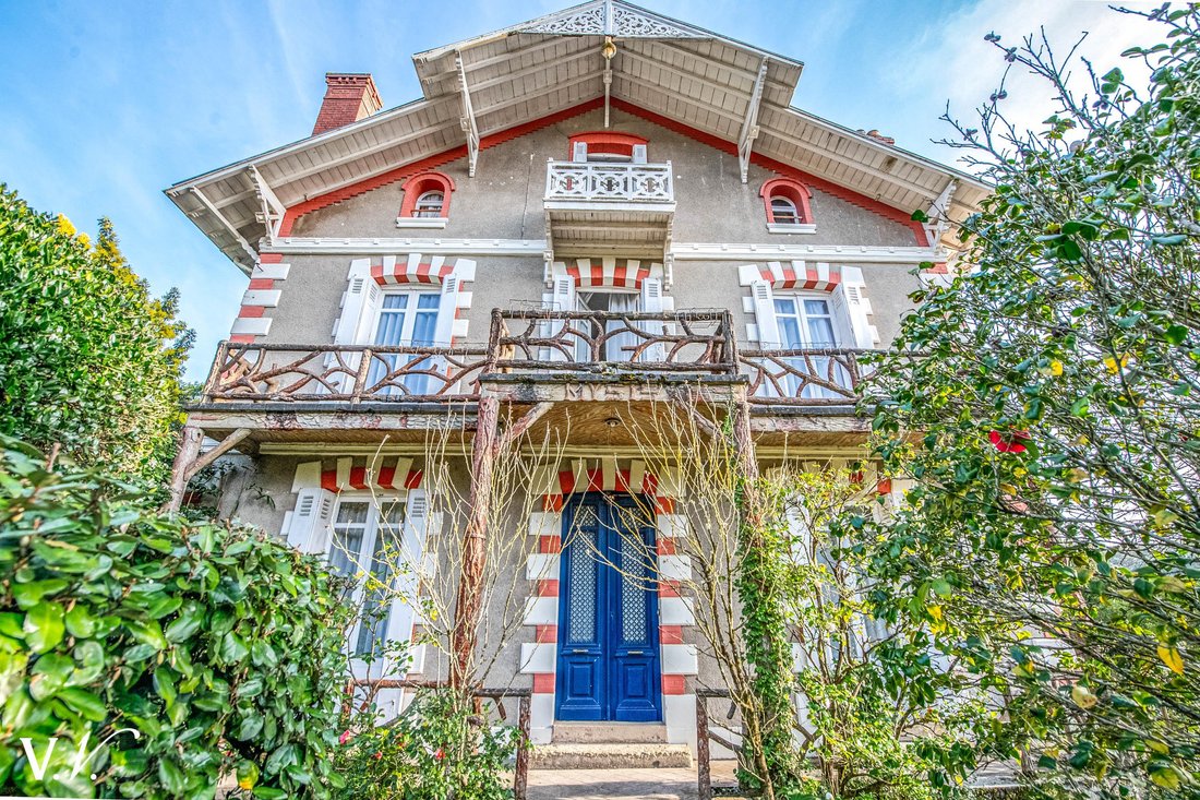 Estate in Aiguillon, Arcachon, France 1 - 16126848