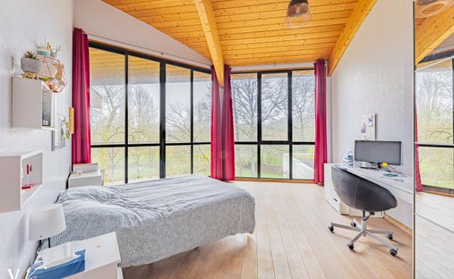 Castle for Sale in Saint-Pierre-des-Corps, Centre-Val de Loire, France