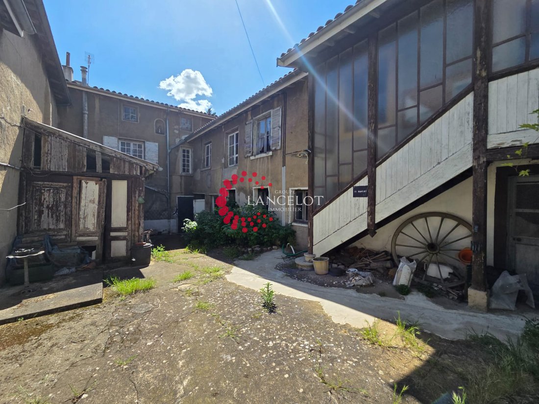 House in Sainte-Foy-lès-Lyon, Auvergne-Rhône-Alpes, France 3 - 16125524