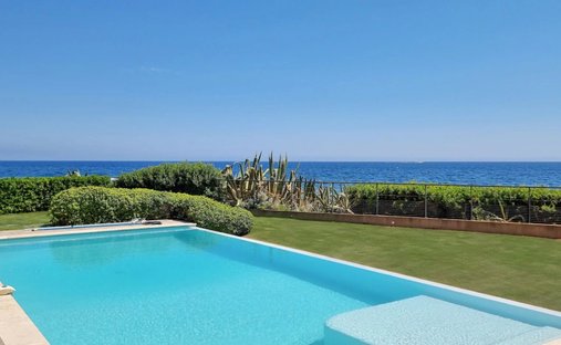 Villa in Les Issambres, Roquebrune-sur-Argens, France 1