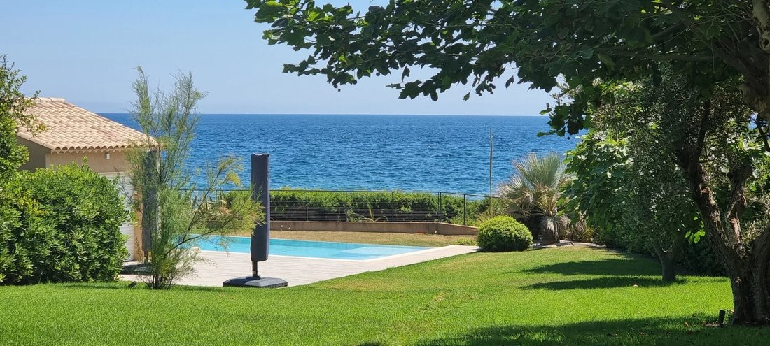 Villa in Les Issambres, Roquebrune-sur-Argens, France 3 - 16124811