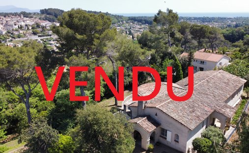 Villa in Bois Fleuri-Chevre d'Or-Saint Philippe, Biot, France 1