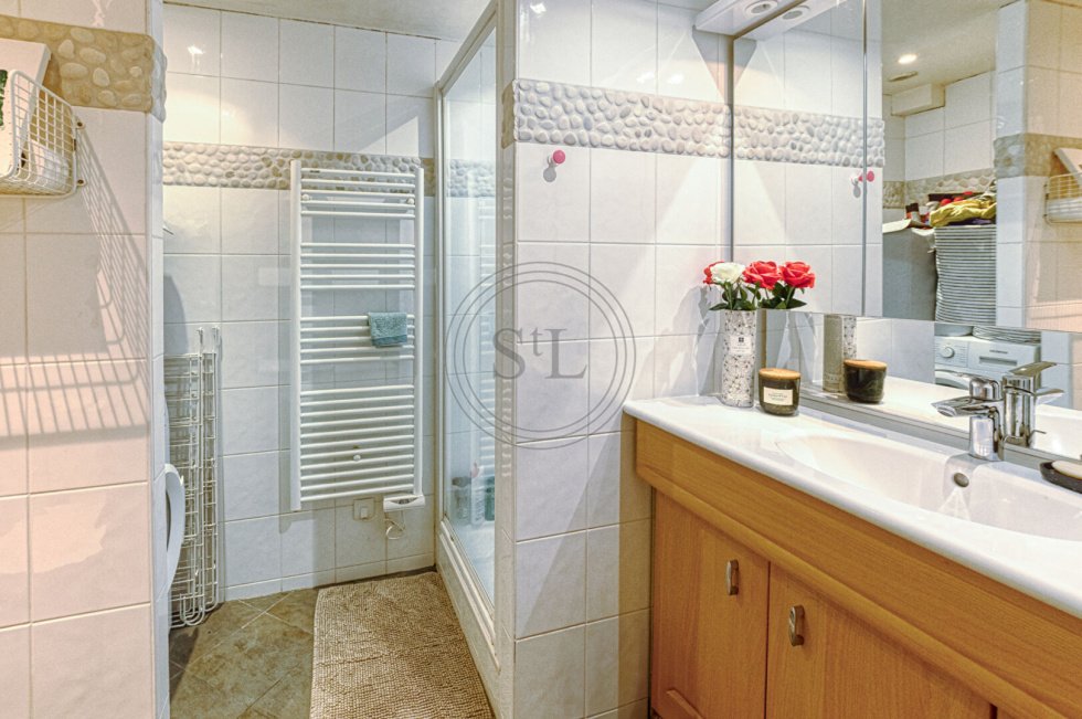 Quiet Saint Louis Neighborhood Charming In Versailles, île De France