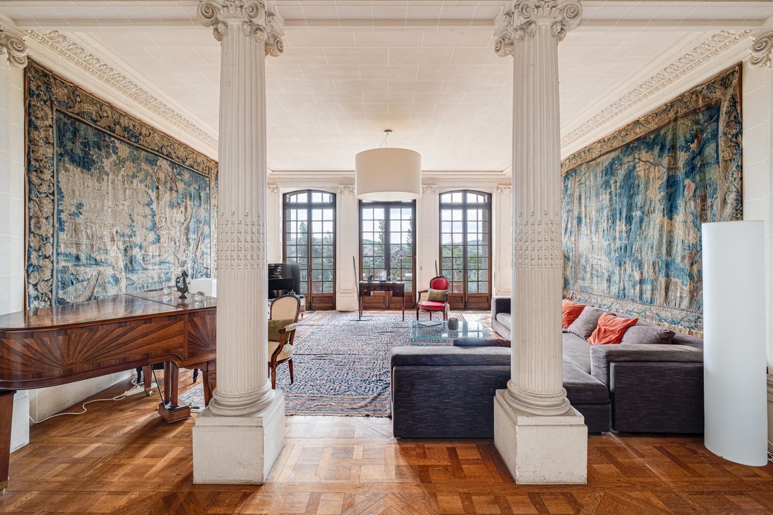 Château des Rêves Éveillés – A 17th-Century Masterpiece Near Lyon’s Golden Light