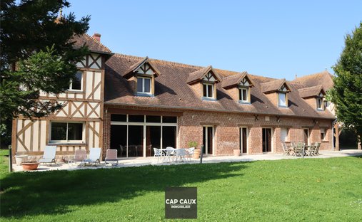 Castle for Sale in Saint-Valery-en-Caux, Normandy, France