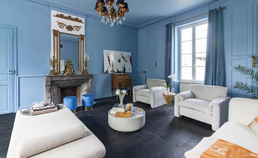 Castle for Sale in Saint-Jean-d'Angély, Nouvelle-Aquitaine, France