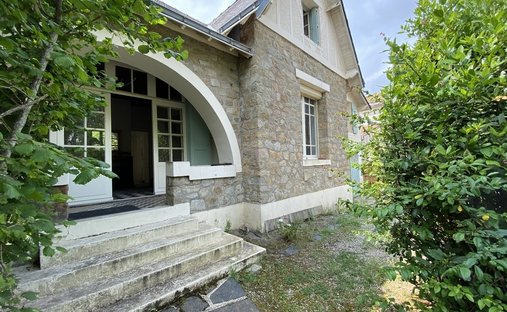 House in Baule, Centre-Val de Loire, France 1