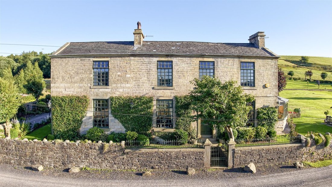 House in Waterfoot, England 3 - 16126095