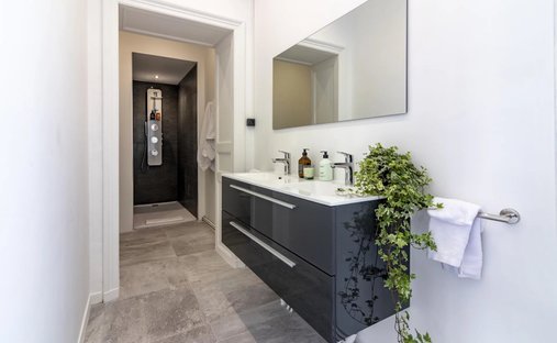 Castle for Sale in Saint-Jean-d'Angély, Nouvelle-Aquitaine, France