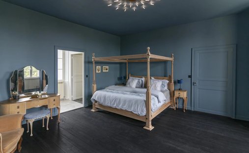 Castle for Sale in Saint-Jean-d'Angély, Nouvelle-Aquitaine, France