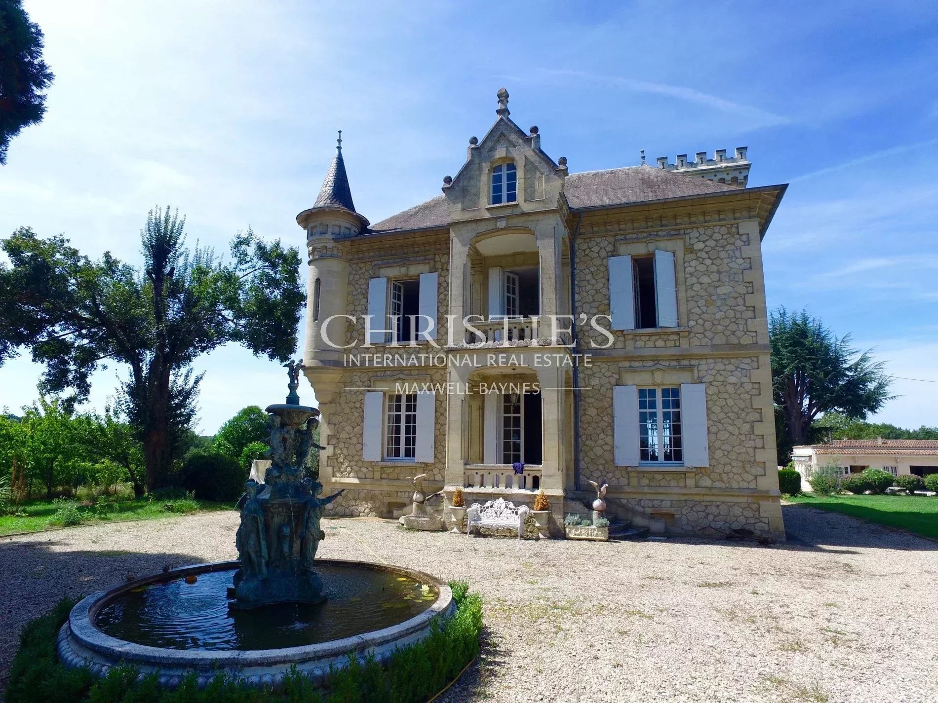 Saint Emilion Region A Charming Château With A Few Vines
