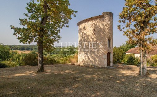 Castle for Sale in Monflanquin, Nouvelle-Aquitaine, France