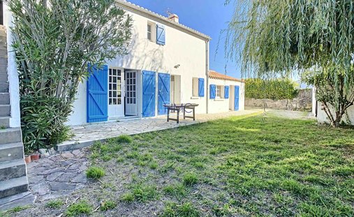 House in Berckem-Kleber-Saint Charles, La Madeleine, France 1