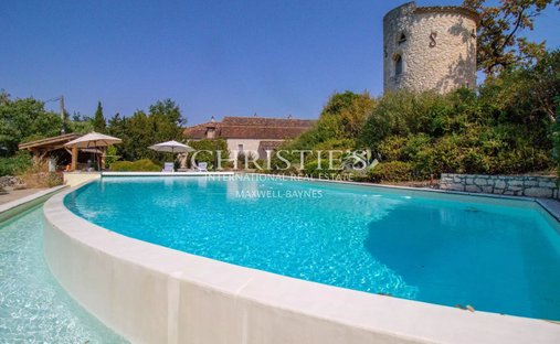 Castle for Sale in Monflanquin, Nouvelle-Aquitaine, France