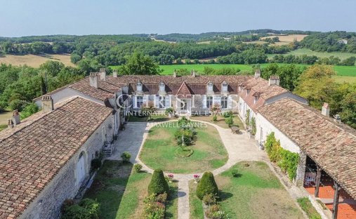 Castle for Sale in Monflanquin, Nouvelle-Aquitaine, France