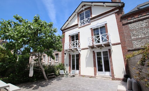 Castle for Sale in Veules-les-Roses, Normandy, France