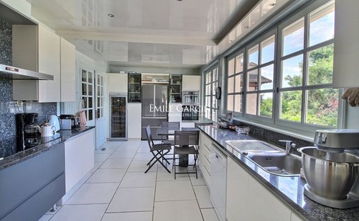 Castle for Sale in Auxerre, Bourgogne-Franche-Comté, France