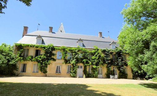 Castillo en Cérilly, Auvernia-Ródano-Alpes, Francia 1