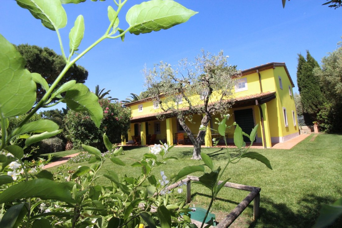 Villa in San Vincenzo, Tuscany, Italy 2 - 16135279