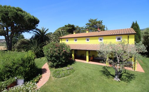 Villa in San Vincenzo, Tuscany, Italy 1