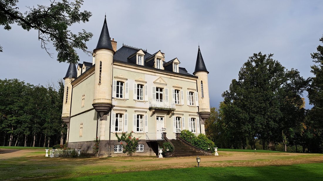 Le Rêve Renaissance: A 19th-Century Château Crowned in Auvergne’s Golden Light