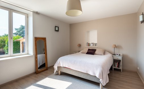 Castle for Sale in Villefranche-sur-Saone, Auvergne-Rhône-Alpes, France