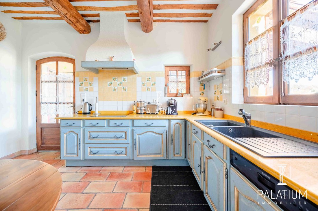 Villa in Pierrevert, Provence-Alpes-Côte d'Azur, France 4 - 15703906