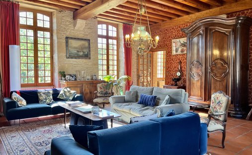 Stunning Château In Gironde With Its Landscaped Park And Breathtaking Views Of The Countryside