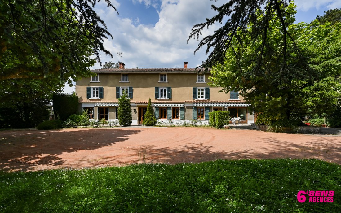 House in Charbonnieres-les-Bains, Auvergne-Rhône-Alpes, France 1 - 16130151