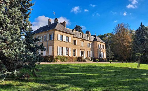 Château 3800 M² Sur Terrain 22ha