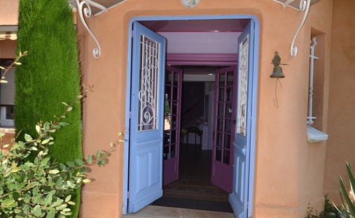 Castle for Sale in Villefranche-sur-Saone, Auvergne-Rhône-Alpes, France