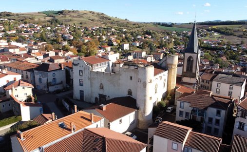 Schloss in Clermont-Ferrand, Auvergne-Rhône-Alpes, Frankreich 1