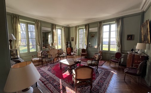 Château 3800 M² Sur Terrain 22ha