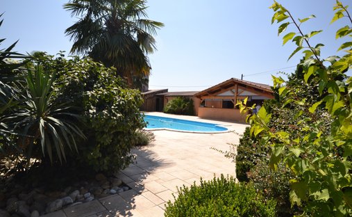 Castle for Sale in Villefranche-sur-Saone, Auvergne-Rhône-Alpes, France