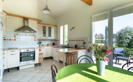 Castle for Sale in Villefranche-sur-Saone, Auvergne-Rhône-Alpes, France