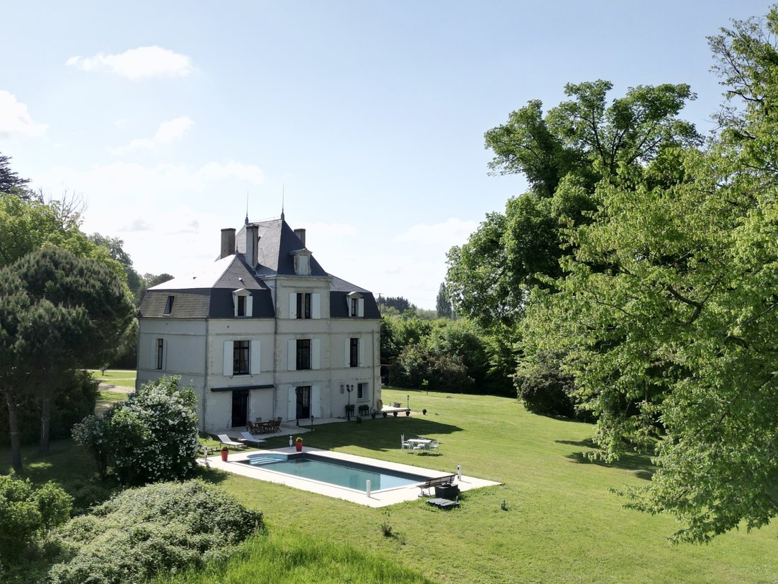 Château Whispers: A Timeless Manor Amidst Monbazillac’s Golden Vines