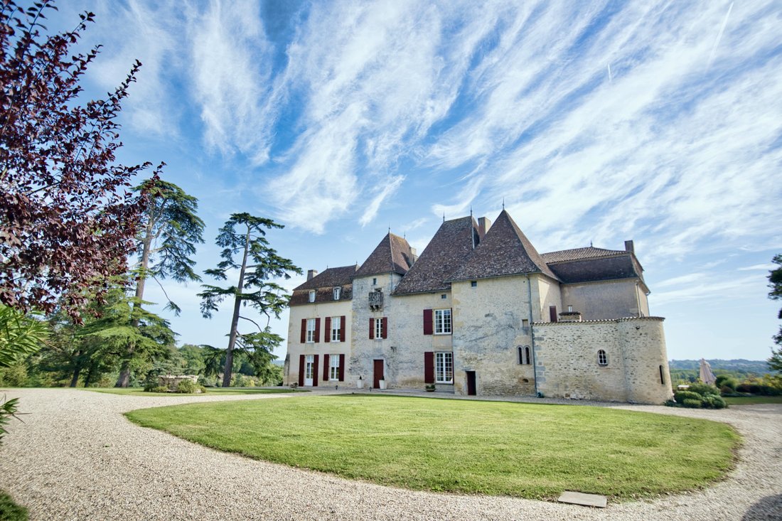 Whispers of Elegance: A Gironde Château Crowned in Vine & Sky