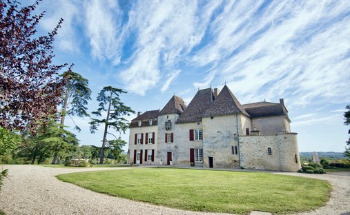 Castle for Sale in Monségur, Nouvelle-Aquitaine, France