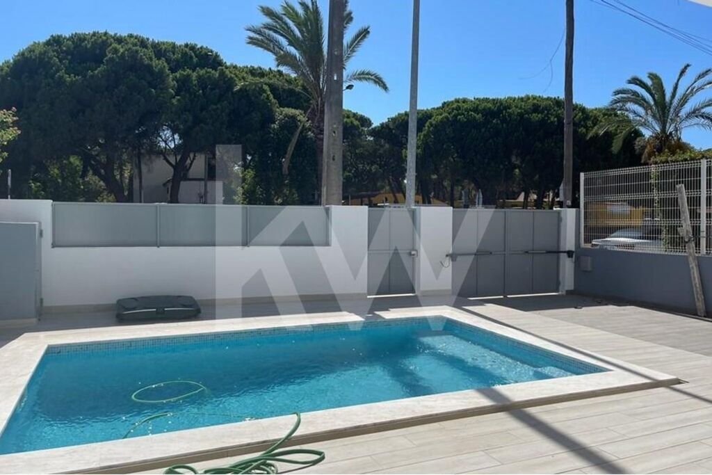 Townhouse in Caparica e Trafaria, Setubal, Portugal 1 - 16133776