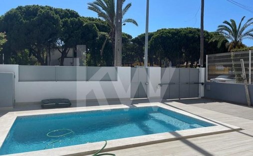 Townhouse in Caparica e Trafaria, Setubal, Portugal 1