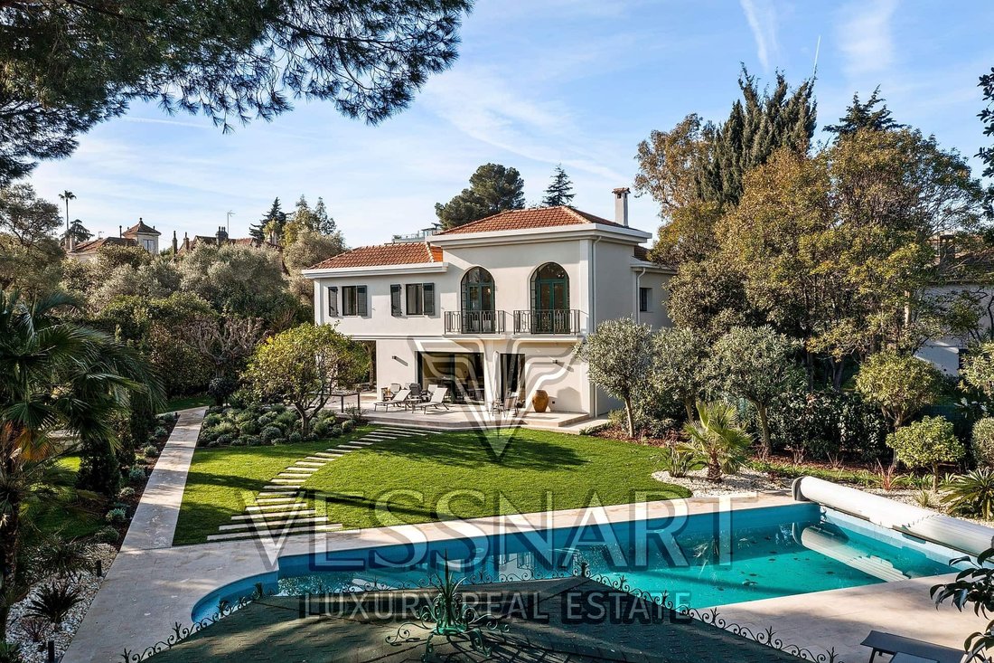 Villa in Antibes, Provence-Alpes-Côte d'Azur, France 1 - 16129663