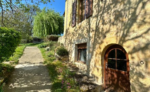 Castle for Sale in Langoiran, Nouvelle-Aquitaine, France