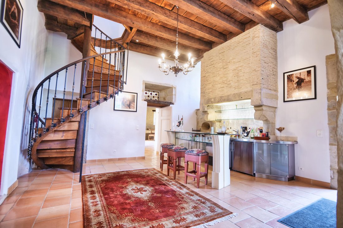 Whispers of Elegance: A Gironde Château Crowned in Vine & Sky