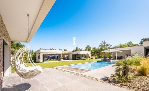House in Greoux-les-Bains, Provence-Alpes-Côte d'Azur, France 1