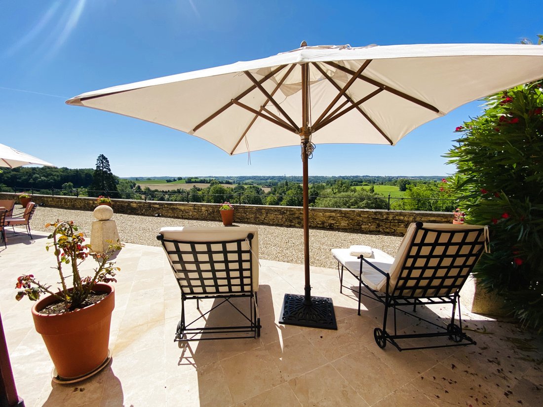 Whispers of Elegance: A Gironde Château Crowned in Vine & Sky