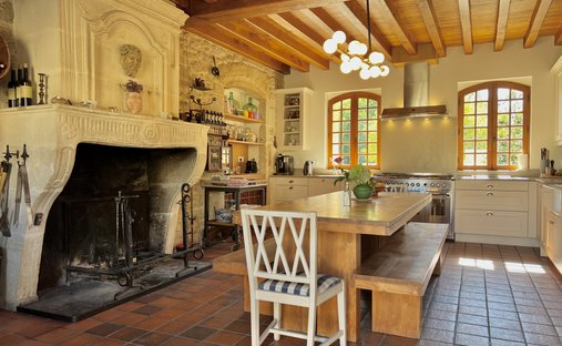 Stunning Château In Gironde With Its Landscaped Park And Breathtaking Views Of The Countryside