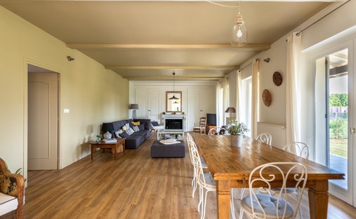 Castle for Sale in Villefranche-sur-Saone, Auvergne-Rhône-Alpes, France