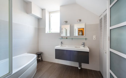 Castle for Sale in Villefranche-sur-Saone, Auvergne-Rhône-Alpes, France